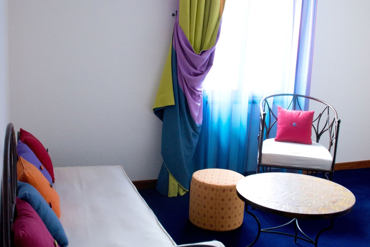 minibar, desk, soundproofing, iron/ironing board