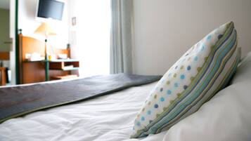 Standard Double Room Single Use | Minibar, desk, soundproofing, iron/ironing board