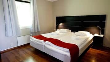 Twin Room | Desk, free cots/infant beds, rollaway beds, free WiFi