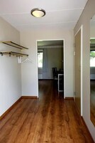 Escritorio, cunas gratuitas, camas plegables/adicionales y wifi gratis 