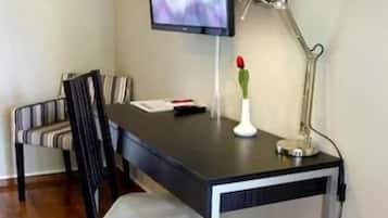 Desk, free cribs/infant beds, rollaway beds, free WiFi