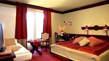 Caja de seguridad en la habitación y escritorio