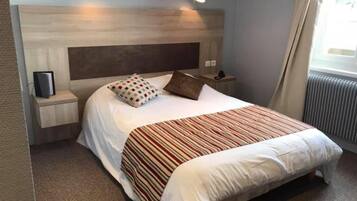 Double Room | Desk, iron/ironing board, free WiFi, bed sheets