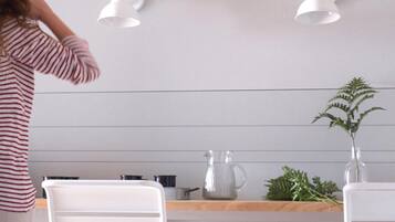 Ducha, artículos de tocador gratuitos, secador de pelo, toallas