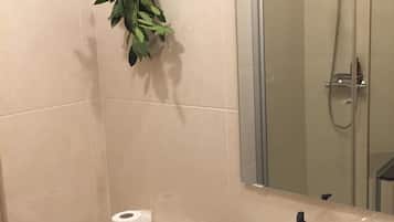 Ducha, artículos de higiene personal gratuitos y secador de pelo