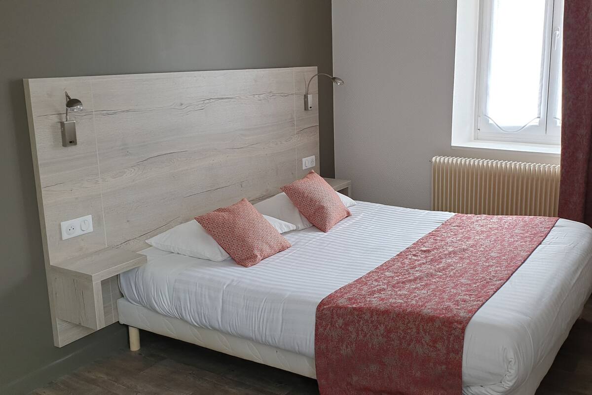 comfort double room | 1 bedroom, individually furnished, desk, laptop workspace