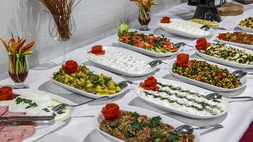 Free daily buffet breakfast