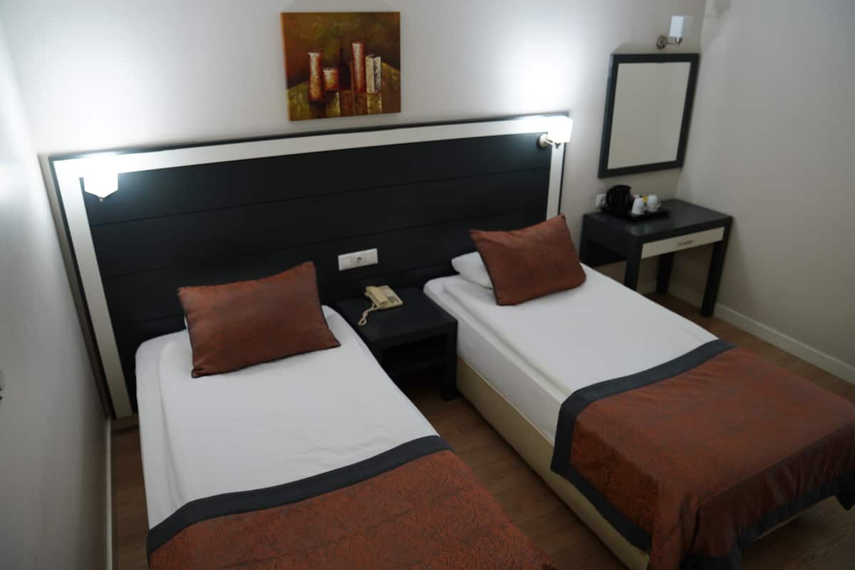 1 bedroom, premium bedding, down comforters, free minibar items