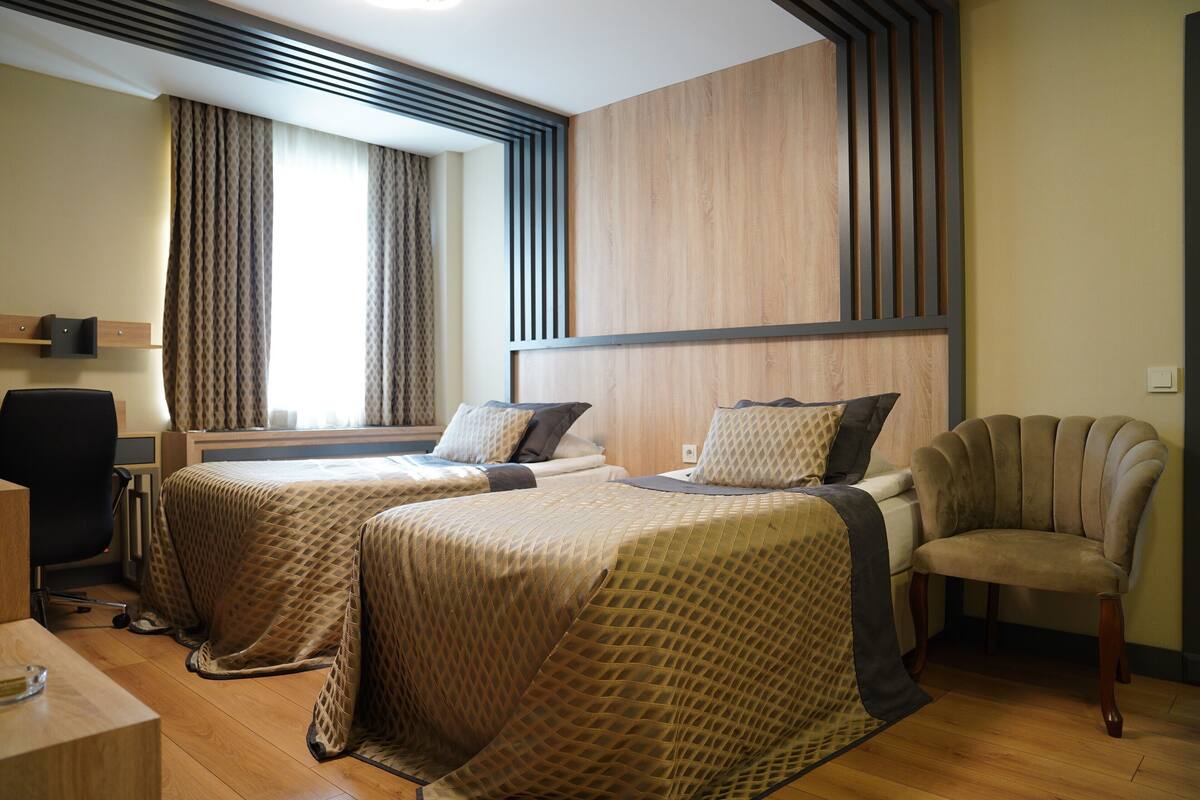 1 bedroom, premium bedding, down comforters, free minibar items