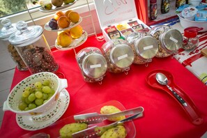 Daily buffet breakfast (EUR 10 per person) - Locanda Villa Naumanni  (Tarquinia)