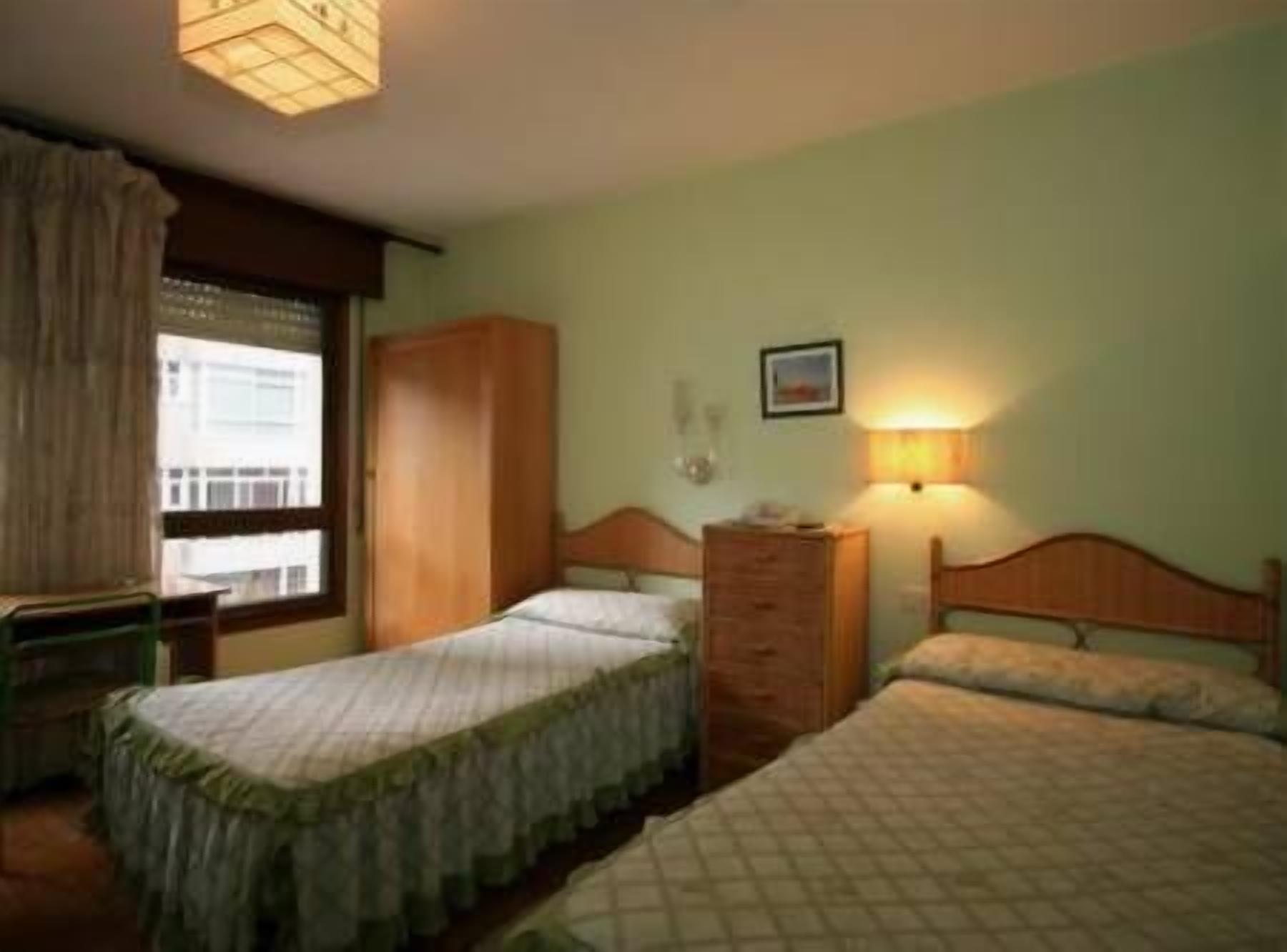 double room, 1 double or 2 single beds | desk, blackout curtains, free cots/infant beds, free wifi