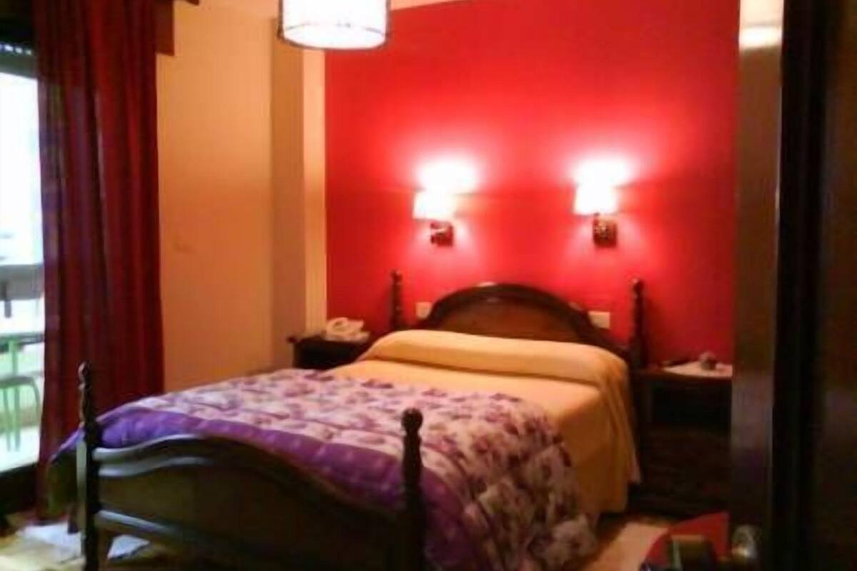 double room, 1 double or 2 single beds | desk, blackout curtains, free cots/infant beds, free wifi