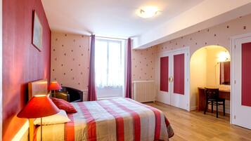 Een bureau, geluiddichte muren, gratis wifi, beddengoed