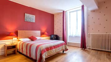 Een bureau, geluiddichte muren, gratis wifi, beddengoed