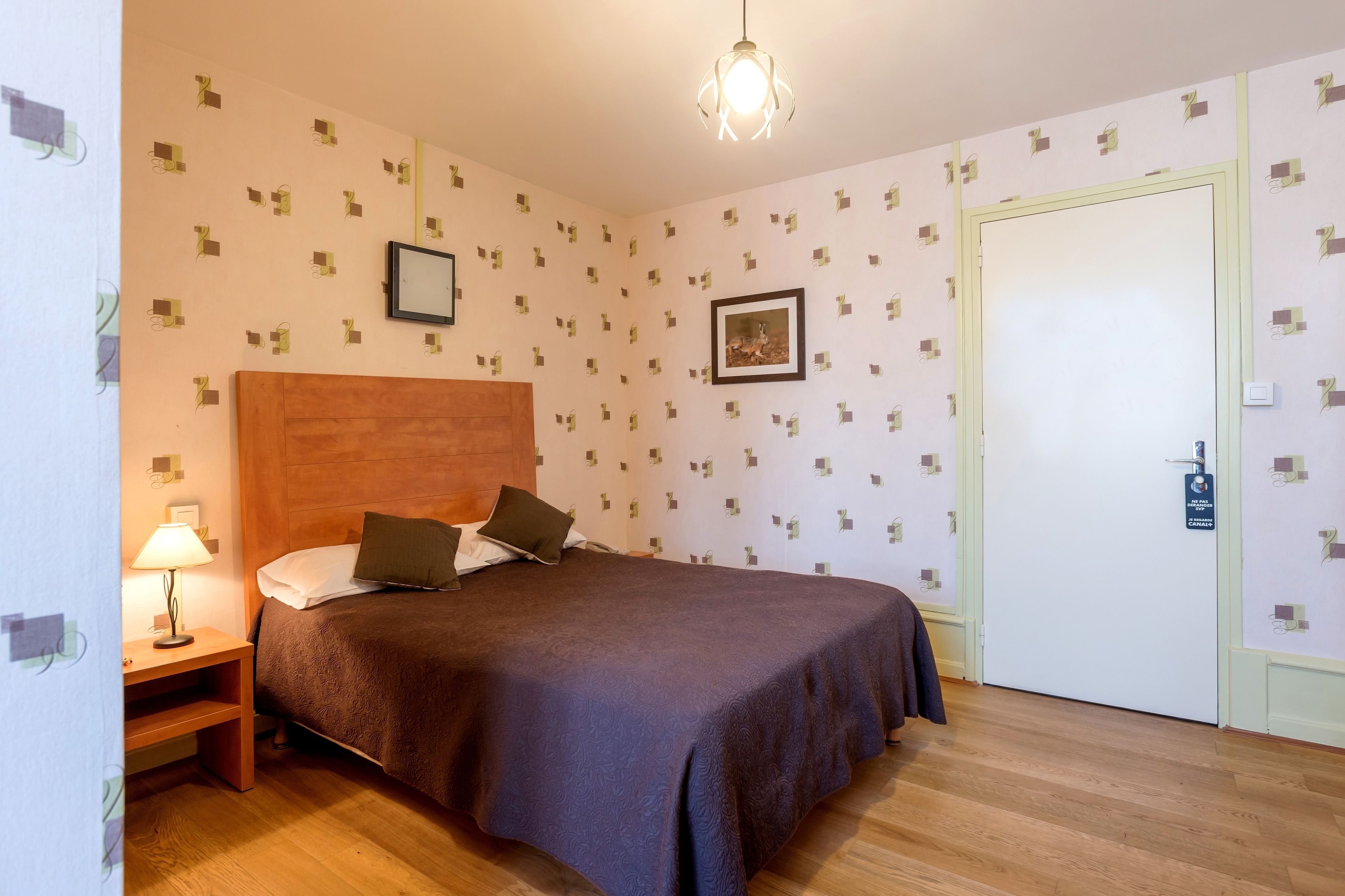 comfort twin room | desk, soundproofing, free wifi, bed sheets