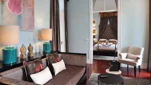 A modern hotel room with a sofa, armchair, and a bed with a headboard. - Fonte da Foz Bed & Breakfast Terrace (Figueira da Foz)