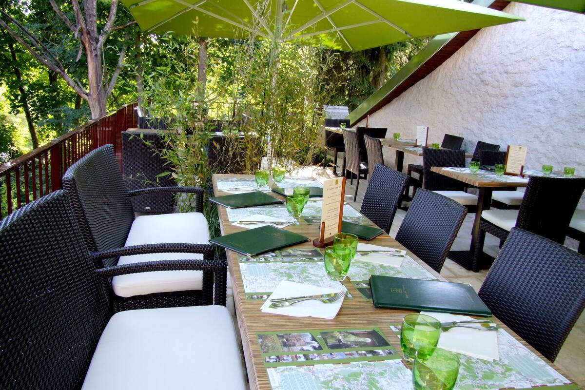 lunch and dinner served, french cuisine