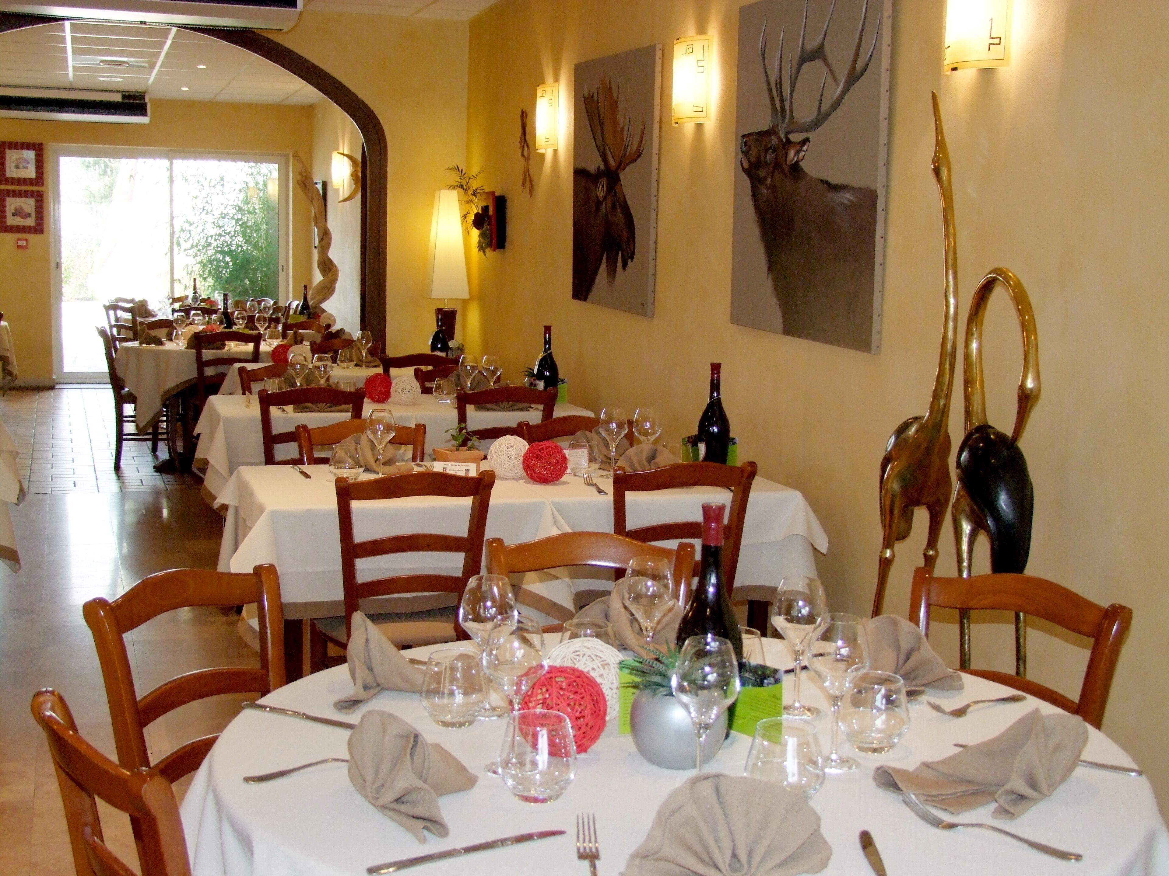 lunch and dinner served, french cuisine