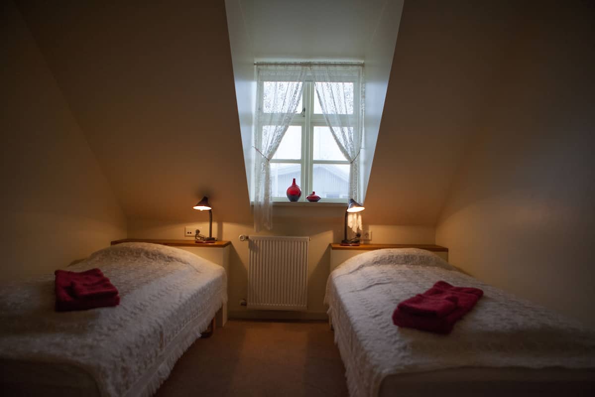 Blackout curtains, free cots/infant beds, free WiFi, bed sheets