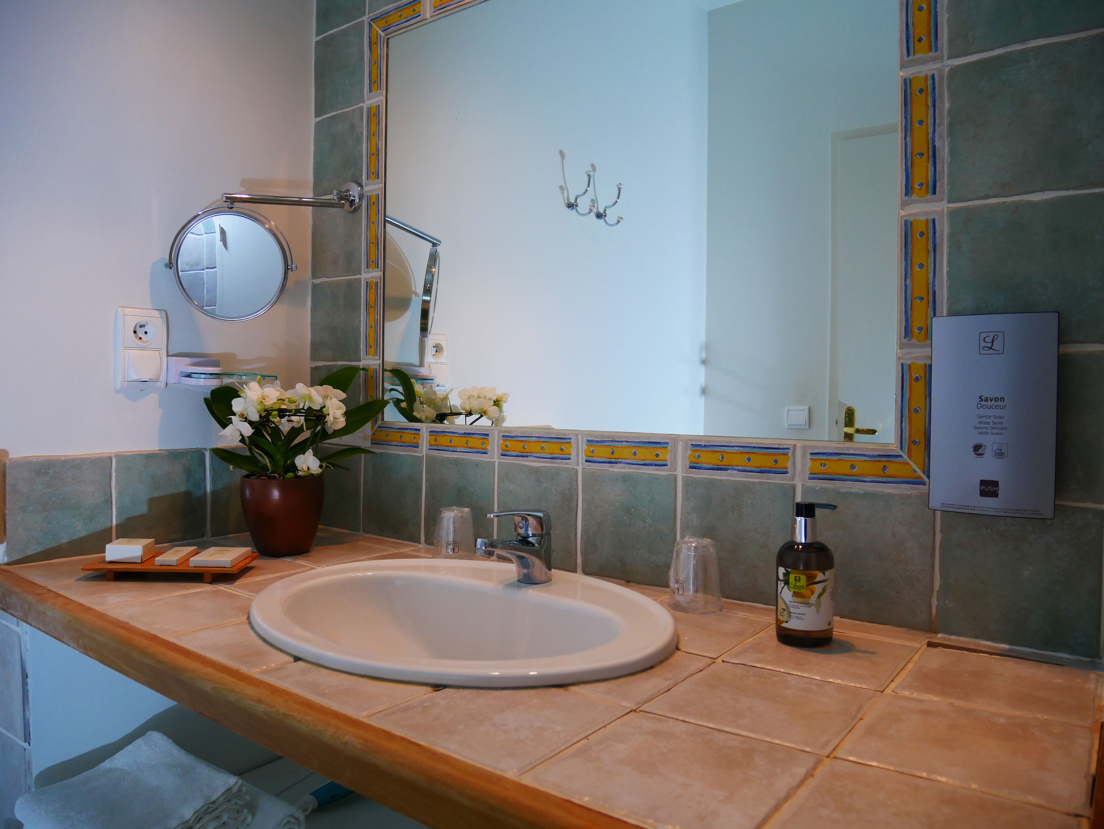 comfort double room | bathroom | free toiletries, hair dryer, towels