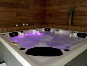 Bain à remous intérieur