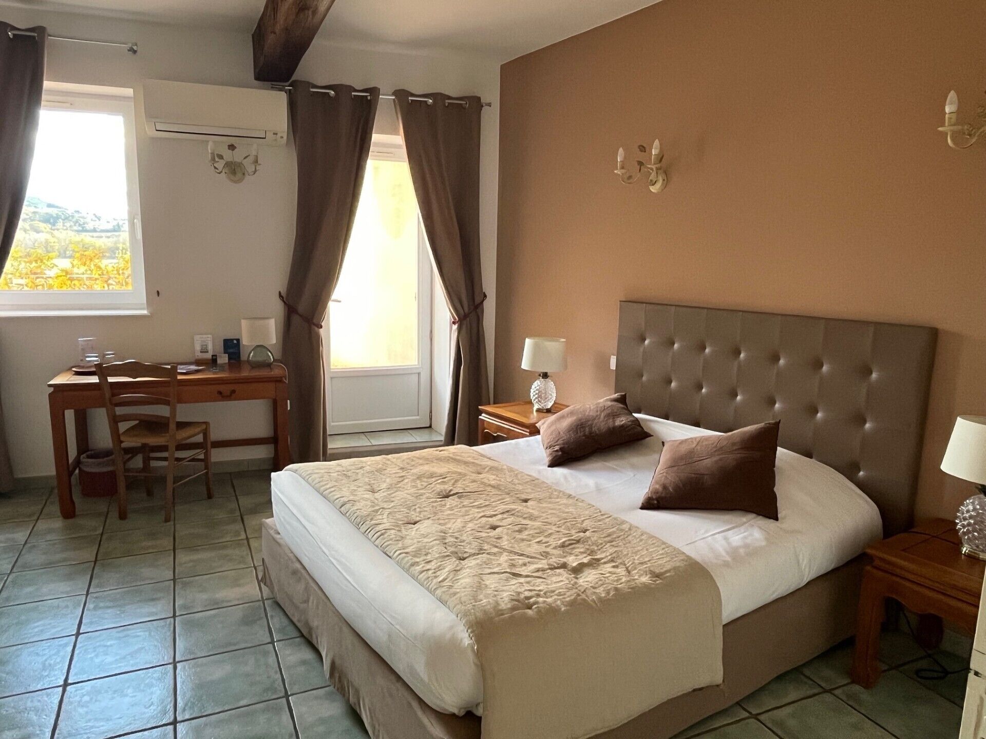 Superior Double Room | Minibar, desk, soundproofing, iron/ironing board