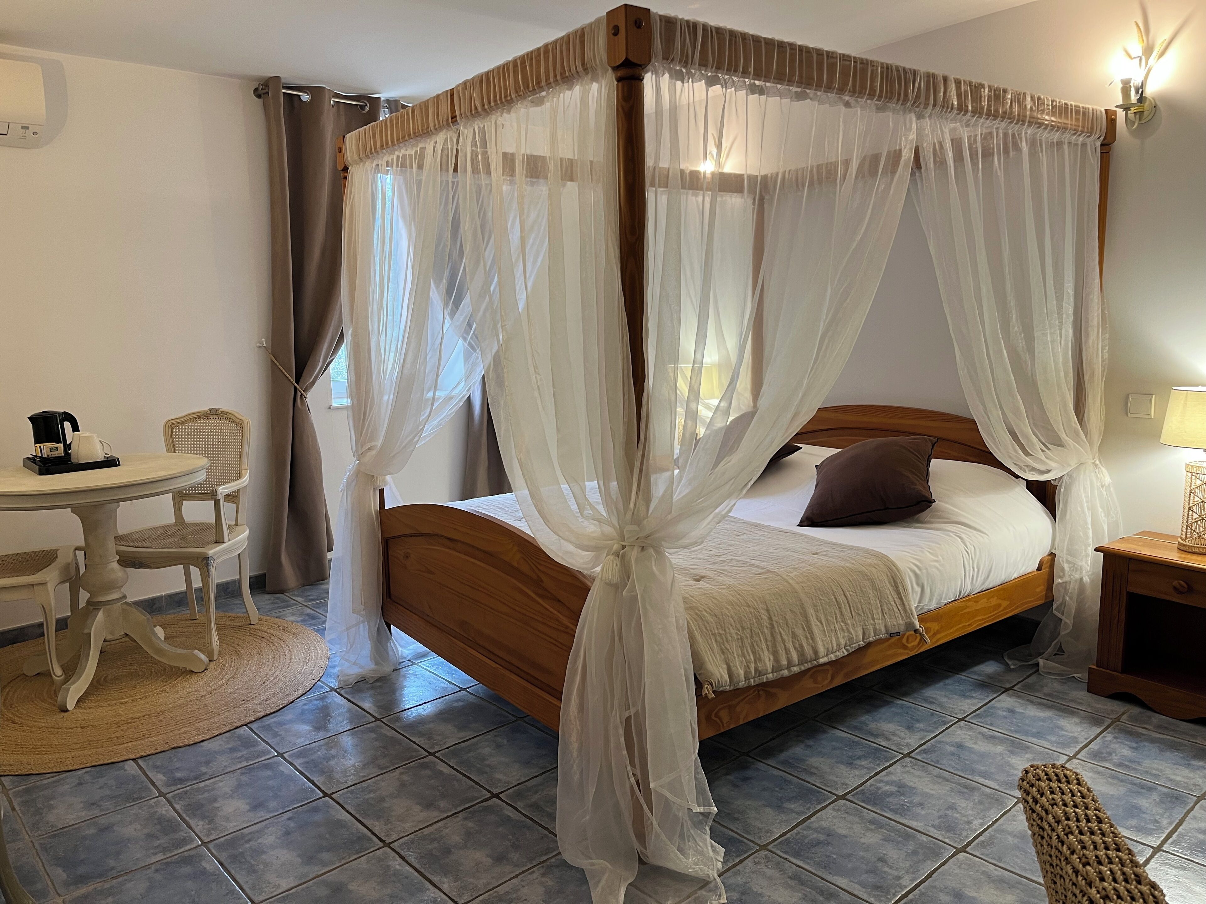 Comfort Double Room | Minibar, desk, soundproofing, iron/ironing board