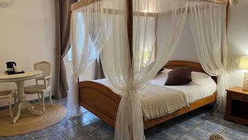 Comfort Double Room | Minibar, desk, soundproofing, iron/ironing board