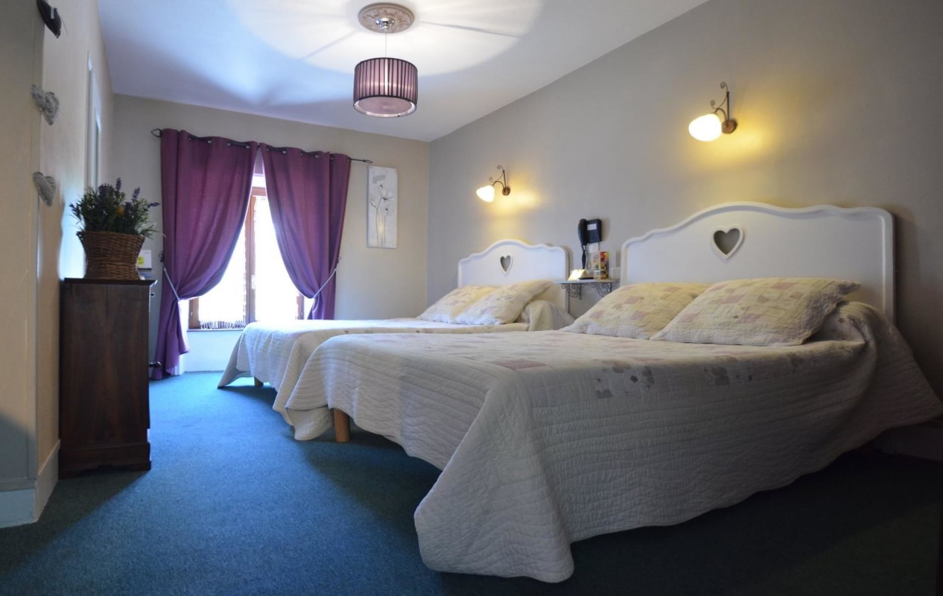 standard double room | desk, soundproofing, free cots/infant beds, rollaway beds