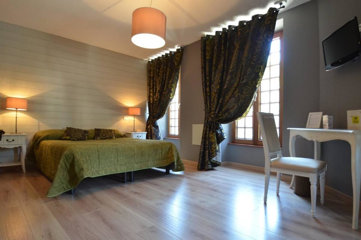 comfort double room | desk, soundproofing, free cots/infant beds, rollaway beds