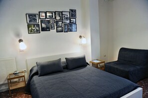 Economy Double Room | 1 bedroom, minibar, desk, blackout drapes - Casa Castagna B&B (Salerno)