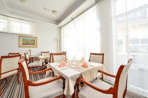 包含每日自助早餐