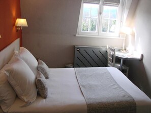 Desk, free cots/infant beds, free WiFi