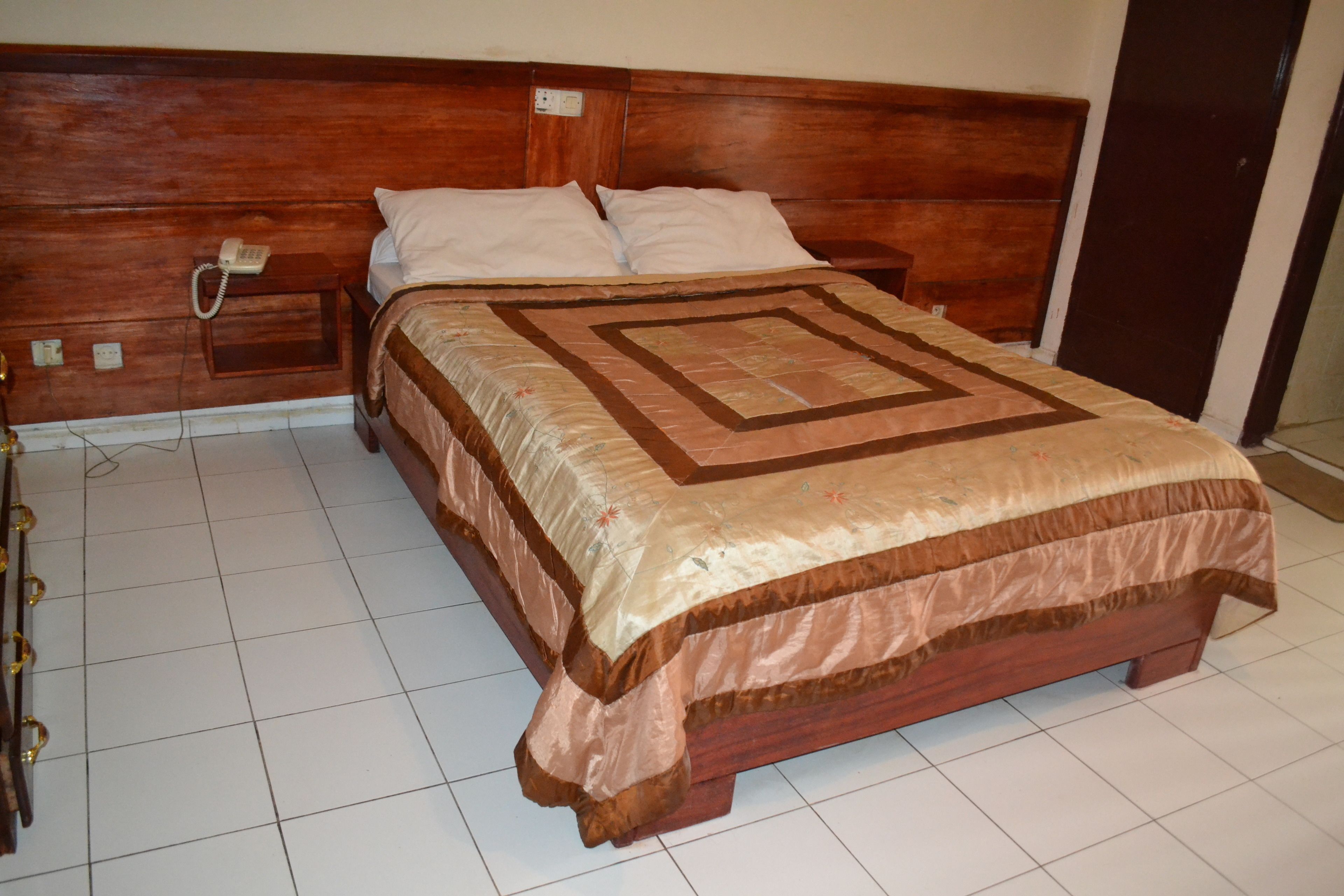 Desk, blackout curtains, free WiFi