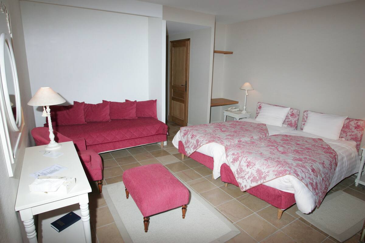 Minibar, desk, free cots/infant beds, free WiFi