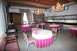 Lunch and dinner served, French cuisine