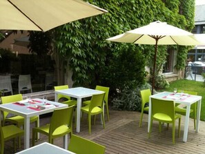 Terrace/patio - Hôtel de la Levée (Betton)