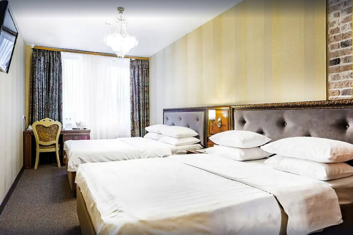 Comfort Twin Room | Bar mini, peti besi dalam bilik, meja, seterika/papan seterika