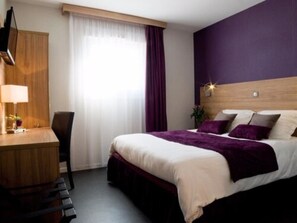 Desk, free WiFi, bed sheets - Hôtel de la Madeleine (Commercy)