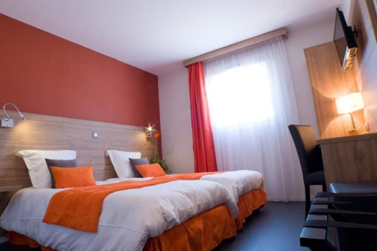 Desk, WiFi (free), bed sheets