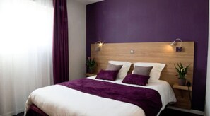 Desk, free WiFi, bed sheets - Hôtel de la Madeleine (Commercy)