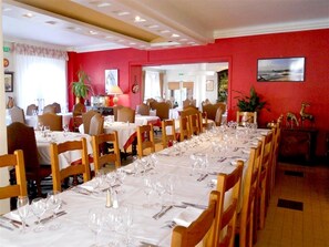 Lunch and dinner served  - Logis Hôtel de Bretagne (Dol-de-Bretagne)