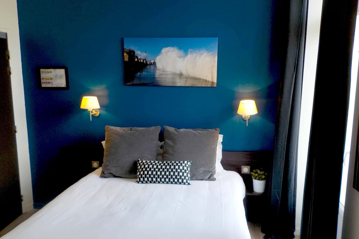 Quarto casal conforto | Escrivaninha, Wi-Fi de cortesia