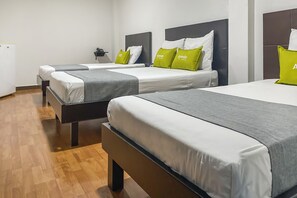 Standard Triple Room | Minibar, desk, iron/ironing board, free WiFi - Ayenda 1139 Castellón Plaza (Pereira)