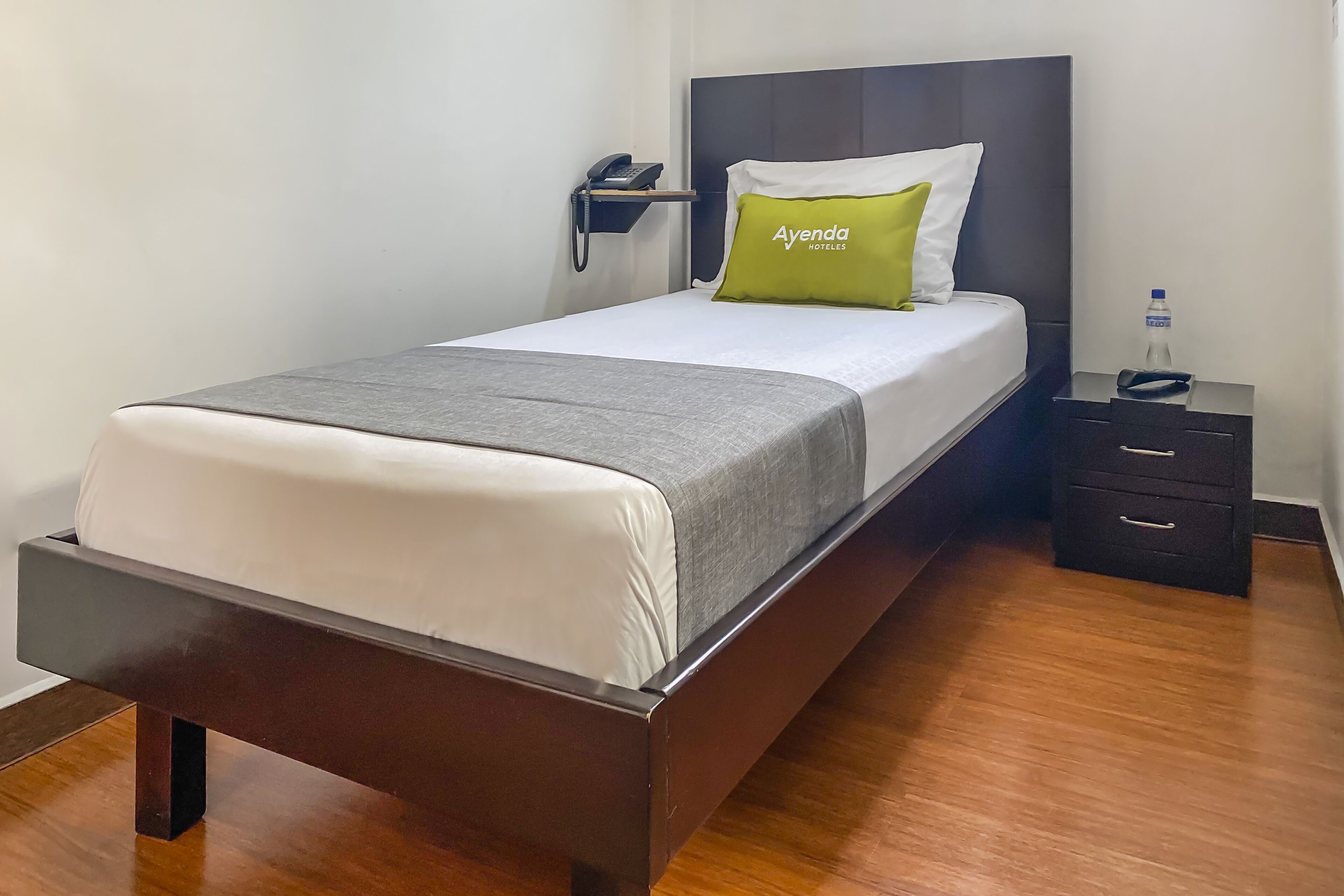 standard single room | minibar, desk, iron/ironing board, free wifi