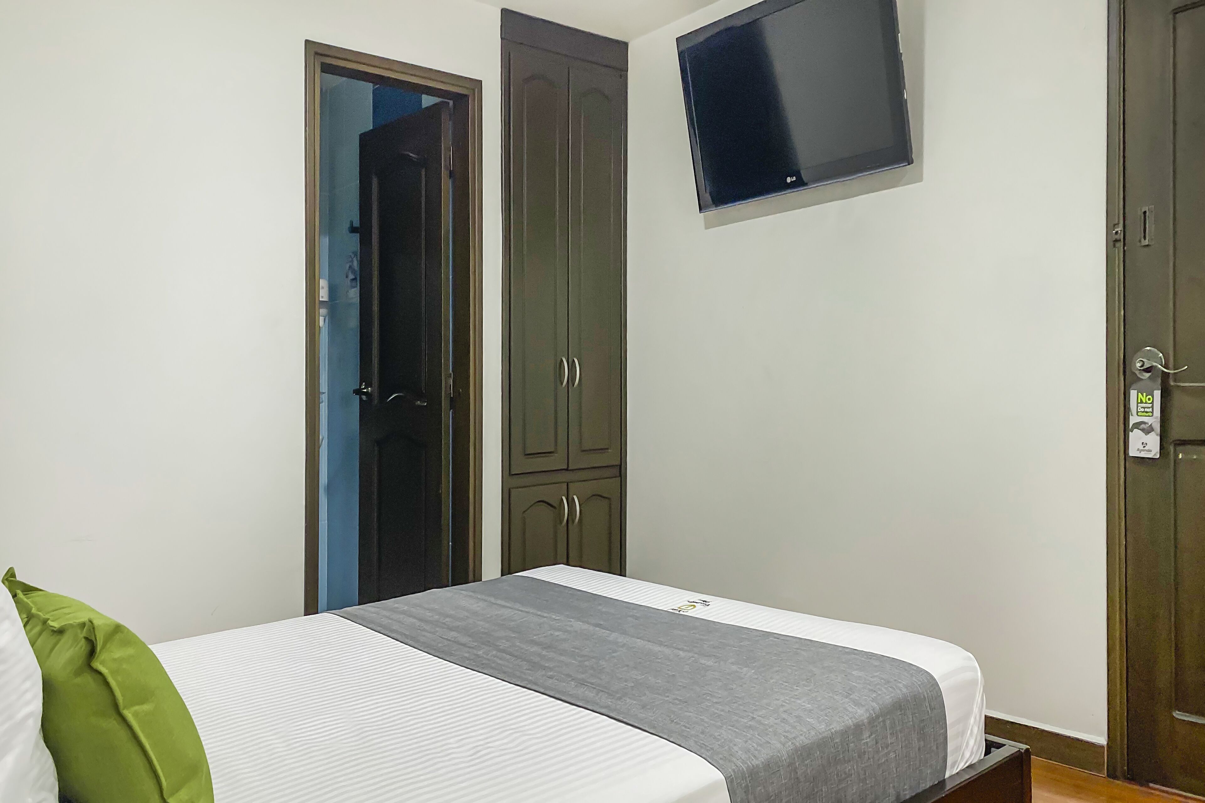 minibar, desk, iron/ironing board, free wifi