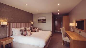 Habitación Deluxe con 1 cama matrimonial o 2 individuales, 1 habitación | 1 habitación, escritorio, tabla de planchar con plancha y cunas