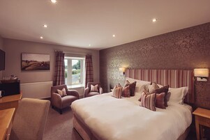 华丽双人房或双床房, 1 间卧室 | 办公桌、熨斗/熨板、婴儿床、折叠床/加床（额外收费）