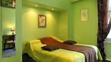 Trang trí khác biệt, trang bị nội thất với thiết kế riêng biệt, bàn