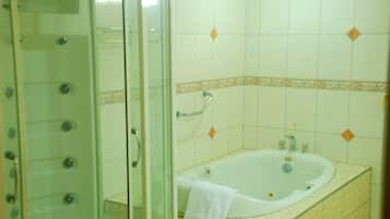 Executive kamer, bubbelbad | Een strijkplank/strijkijzer, gratis babybedden, gratis extra bedden
